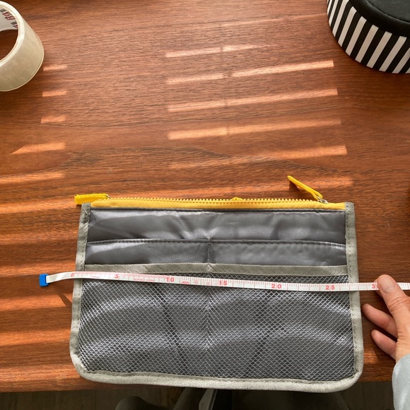 FREE 🎁 Handbag insert - Picture 3 of 4